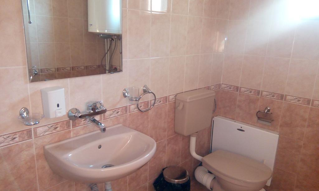 Guest House Lorian Madzhare Dış mekan fotoğraf
